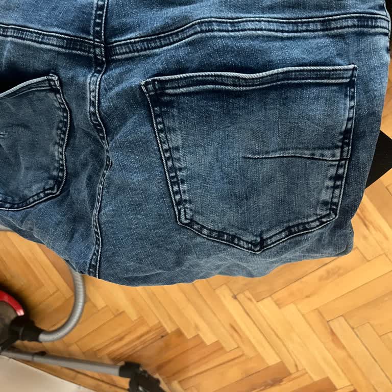 Beymen Kot Pantolonunda Aşırı Genleşme Ve Dikiş Hatası