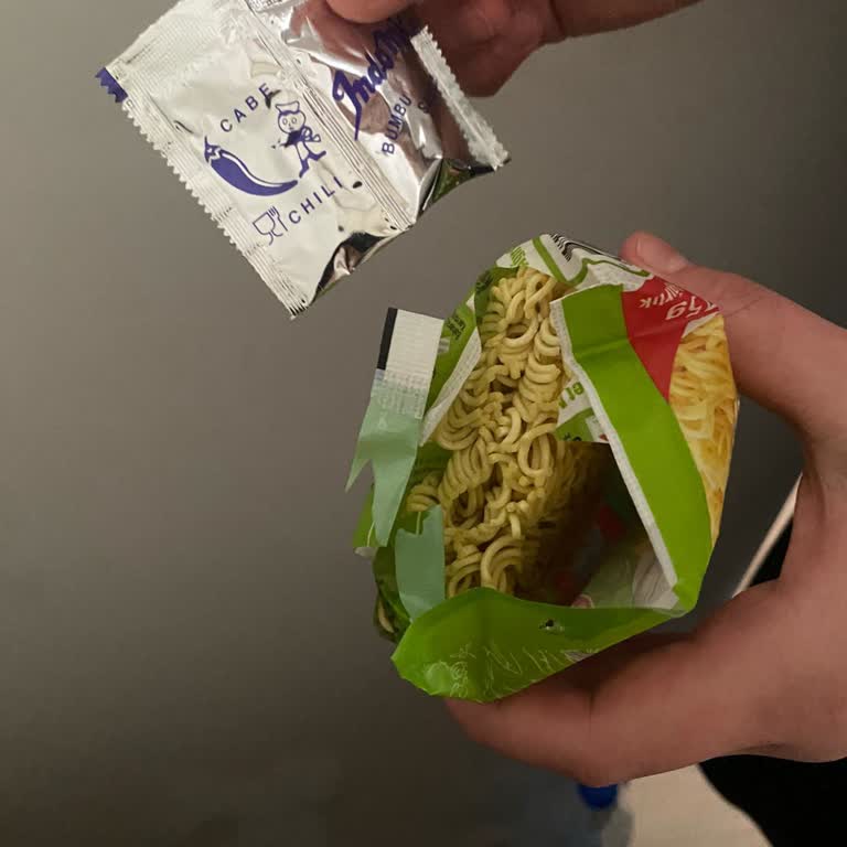 Sebzeli Noodle Ürününde Yağ Poşeti Eksikliği Ve Tekrarlayan Paketleme Hatası