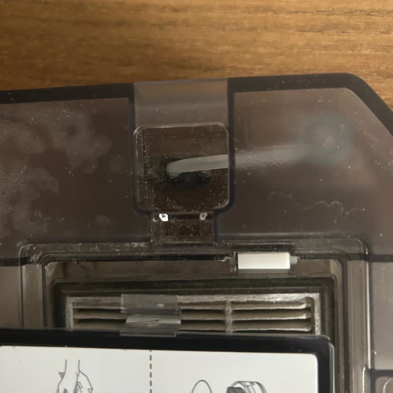 Roborock Q8 Max Pro Ana Hazne Kapağı 1 Ayda Kırıldı, Ücretsiz Değişim İstiyorum