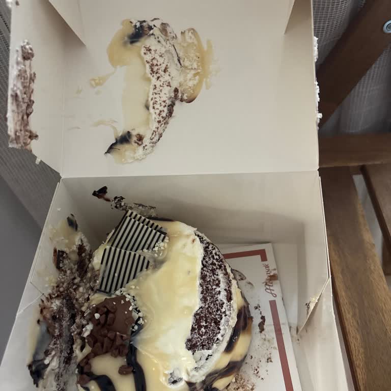 Yemeksepeti'nden Kırık Pasta Ve Müşteri Temsilcisine Ulaşılamaması Nedeniyle Tam İade Talebi