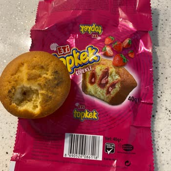 City Gross Ankara’da Satın Alınan Eti Topkek Çilekli Üründe Siyah Lekeler Ve Hijyen Sorunu