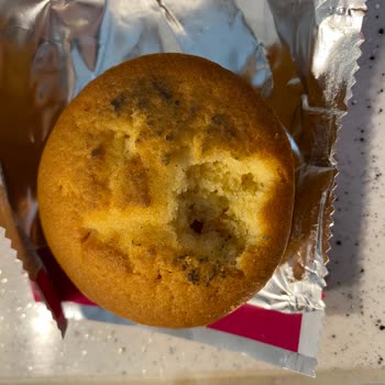 City Gross Ankara’da Satın Alınan Eti Topkek Çilekli Üründe Siyah Lekeler Ve Hijyen Sorunu