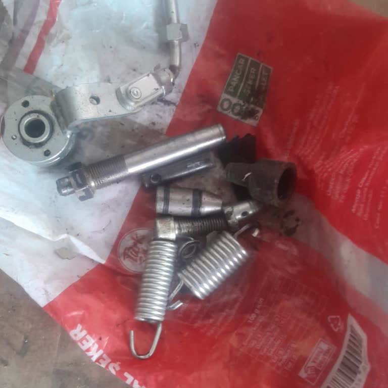 Garanti Altındaki Traktörüm 3 Aylık Parça Bekleyişi Ve Servis İletişimsizliği