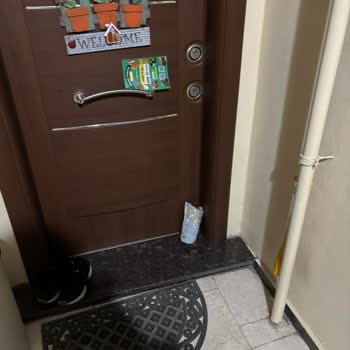 Teslimat Kodu Sorulmadan Kapıya Bırakılan Ve Hasarlı Kargo