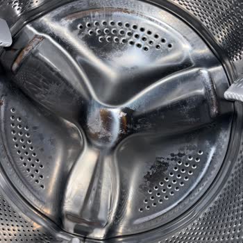 Regal Çamaşır Makinesinin Kazanı 5 Ayda Çelikten Alüminyuma Dönüştü; Kullanıcı Hatası Reddedildi