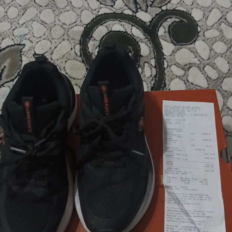 Ayakkabıda Yapısal Sorun Nedeniyle Sağ Parmakta Şiddetli Rahatsızlık Ve Değişim Talebi