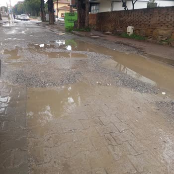 Gömeç Belediyesi Yol Ve Kaldırım Sorunları Acil Çözüm Gerektiriyor