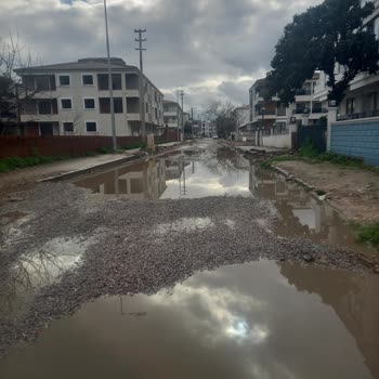 Gömeç Belediyesi Yol Ve Kaldırım Sorunları Acil Çözüm Gerektiriyor