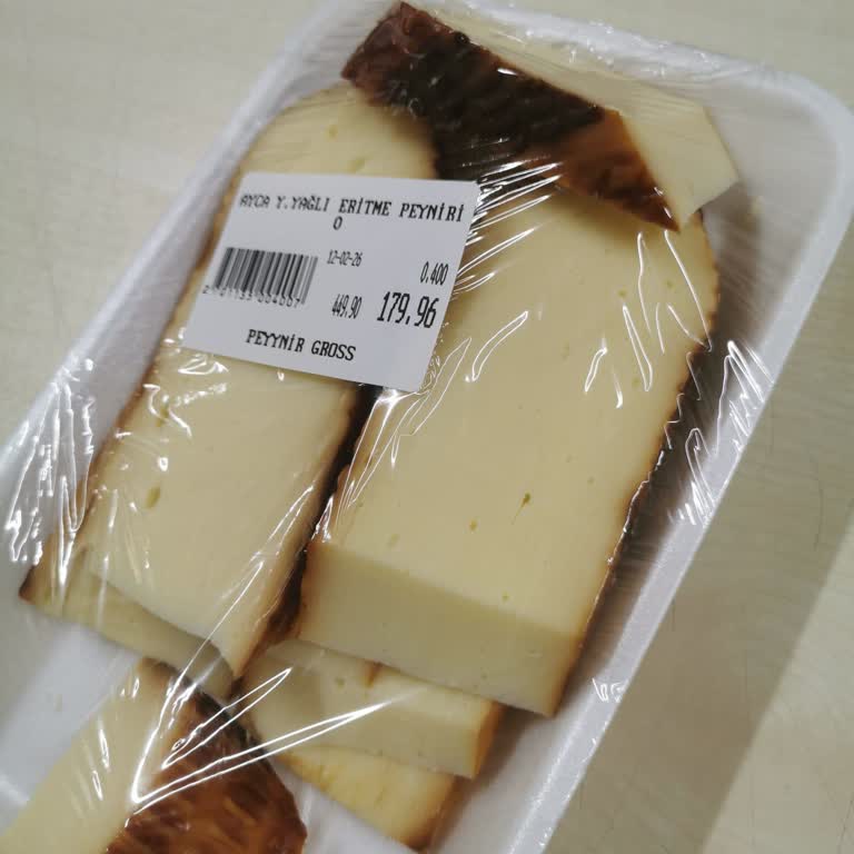 Peyynir Gross Peyniri Parmağım Kalınlığında, Et Doğrar Gibi Kalın Kalın Kestiklerini Gördüm