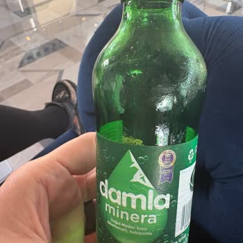 Damla Su Şişenin Ağız Kısmında Pas Lekesi