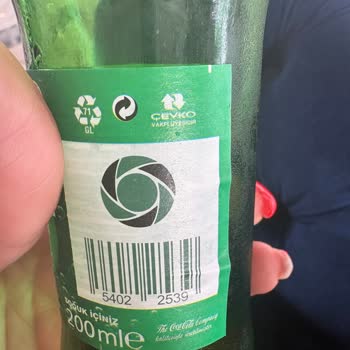 Damla Su Şişenin Ağız Kısmında Pas Lekesi