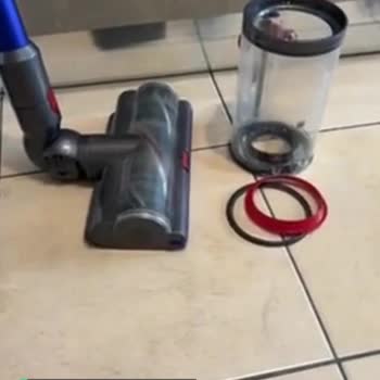 Dyson V11 Kırmızı Lastik Ve Yan Tekerlekler Sıkıntılı!