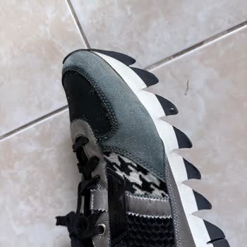 Online Lostra Ayakkabım Çamaşır Makinesine Atıldı Ve Rengi Değiştirildi Bilgi Verilmedi!