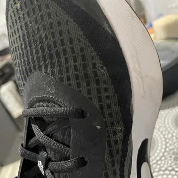 Nike Ayakkabısındaki Yırtılma Ve Mağazanın İlgisiz Tutumu