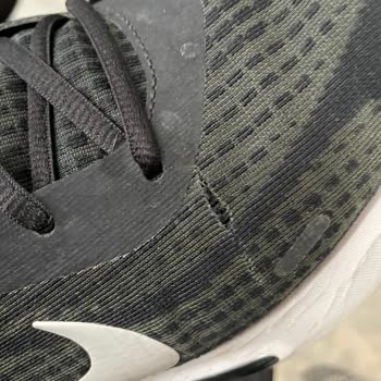 Nike Ayakkabısındaki Yırtılma Ve Mağazanın İlgisiz Tutumu