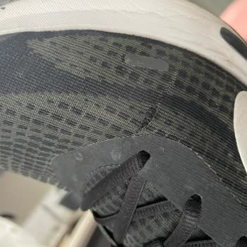 Nike Ayakkabısındaki Yırtılma Ve Mağazanın İlgisiz Tutumu