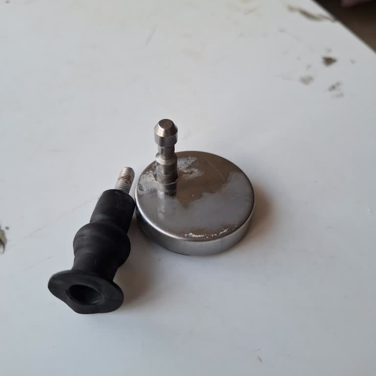 Banio'dan Aldığım Klozet Kapağı İçin Montaj Vidası Bulunamıyor