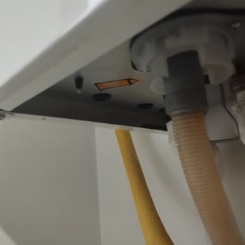 Servisin Değiştirdiği Vanadan Sonra Kombi Su Sızdırıyor, Ücretsiz Onarım İstiyorum