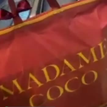 Madame Coco'nun Hediye Paketi Yapmak Yerine Poşet Satması!