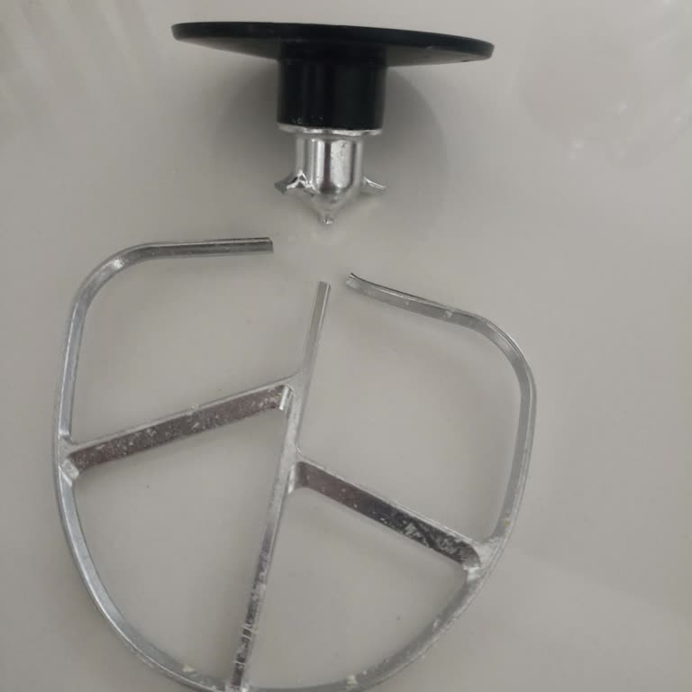 Sinbo Hamur Yoğurma Makinesi Aparatı Kırıldı, Yedek Parça Talep Ediyorum