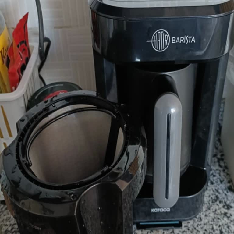 Karaca Züccaciye Kahve Makinesi Kahveyi Haşlıyor