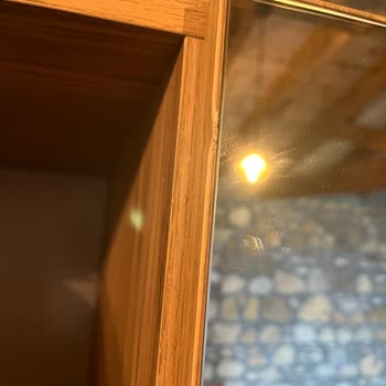 Hasarlı Gardırop Kapakları Ve Eksik Menteşeler İçin Yedek Parça Gönderimi Gecikiyor