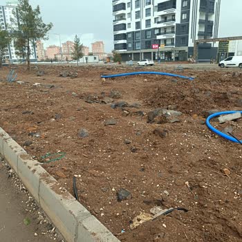 Üçkuyular Bulvarı Bozuk Kaldırımlar Yaya Ve Çocuk Güvenliğini Tehlikeye Atıyor