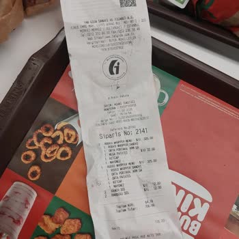 Burger King’de Soğuk Hamburger Ve Kızarmamış Patatesler Uzun Bekleme Sonrası Hayal Kırıklığı