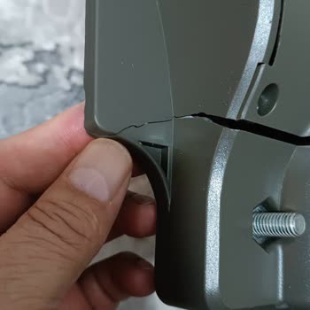 Albatros Enerji'den Gelen Yanlış Ve Kırık Solar Lambalar İçin Cevapsız Şikayet