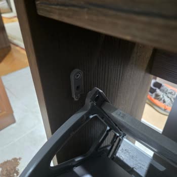 Ayakkabılık Raf Plastik Parçaları Kırılıyor, Parça Talebine Yanıt Gelmedi