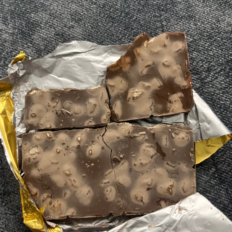 Eti Çifte Kavrulmuş Fındıklı Çikolata’da Yüzey Beyazlaması Ve Bozulma