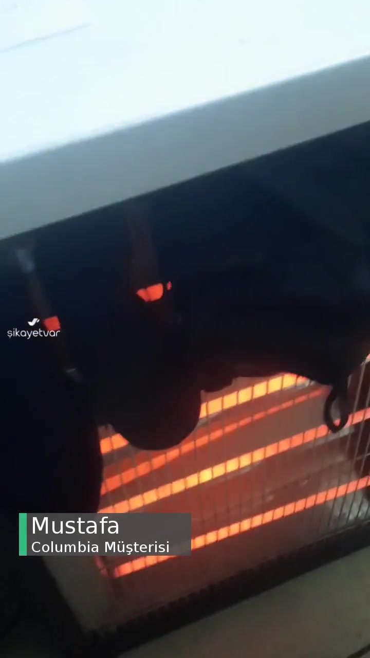 Columbia Bot Her Yağmurda Su Alıyor videonun kapak resmi