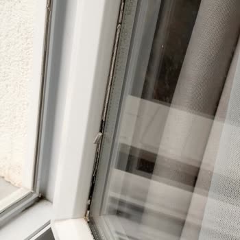 FıratPen Cam Fitilleri Eridi, Evimiz Rüzgar Ve Su Alıyor