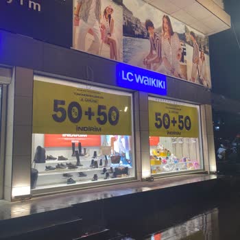 Resmi Kapanış Saatine Kadar Açık Olması Gereken Mağazada İçeri Alınmama Ve Kaba Üslup