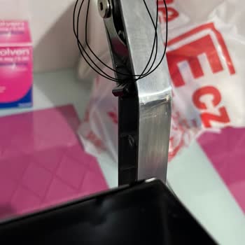 Yanmış Plakalı Tost Makinesi Servis Sonrası Parçalanmış Şekilde Geri Döndü