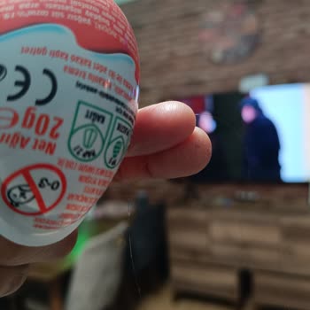 Kinder Sürpriz Çikolatasında Kıl Bulunması Hijyen Endişesi Yaratıyor