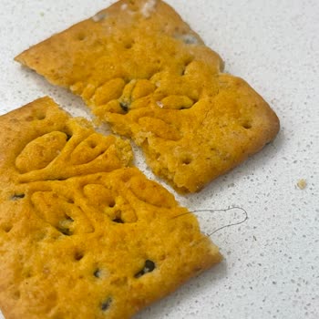 Eti Gıda Çörekotlu Tuzlu Bisküviden Kıl Çıktı: Hijyen İhlali Ve Özür Talebi