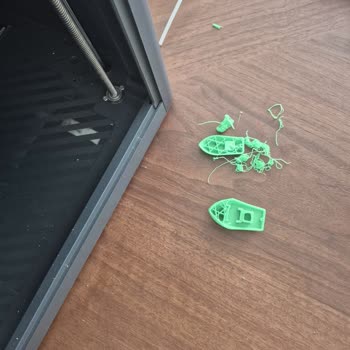 Taşıma Vidası Kontrolü Sonrası 3D Yazıcıda Çizikler Ve Yetersiz Müşteri Desteği