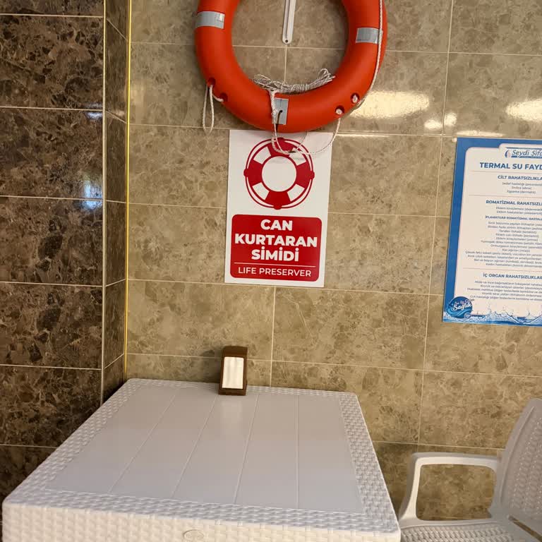 Seydi Şifa Termal Tesisleri Havuz Başında Hiçbir Cankurtaran Yok