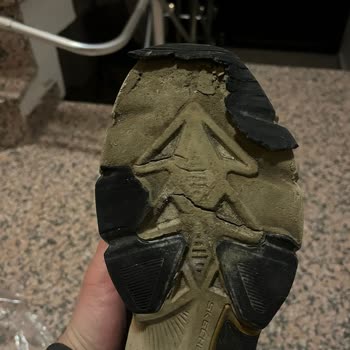 Skechers Mağazasından Alınan Ayakkabının Tabanı Hızla Deforme Olup Su Aldı