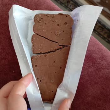 A101 Mağazasında Bozulmuş Milka Çikolatası Hâlâ Satışta, Söz Verilen Hediye Kutusu Gelmedi