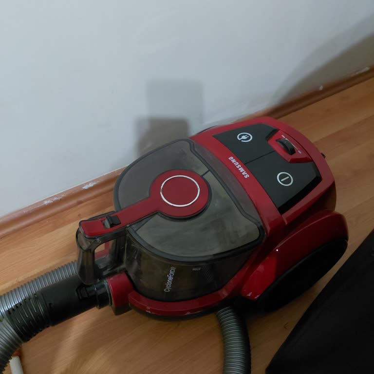 Samsung CycloneForce Süpürge Zemine Yapışıyor Ve Hareket Etmiyor Üretim Hatası Şüphesi