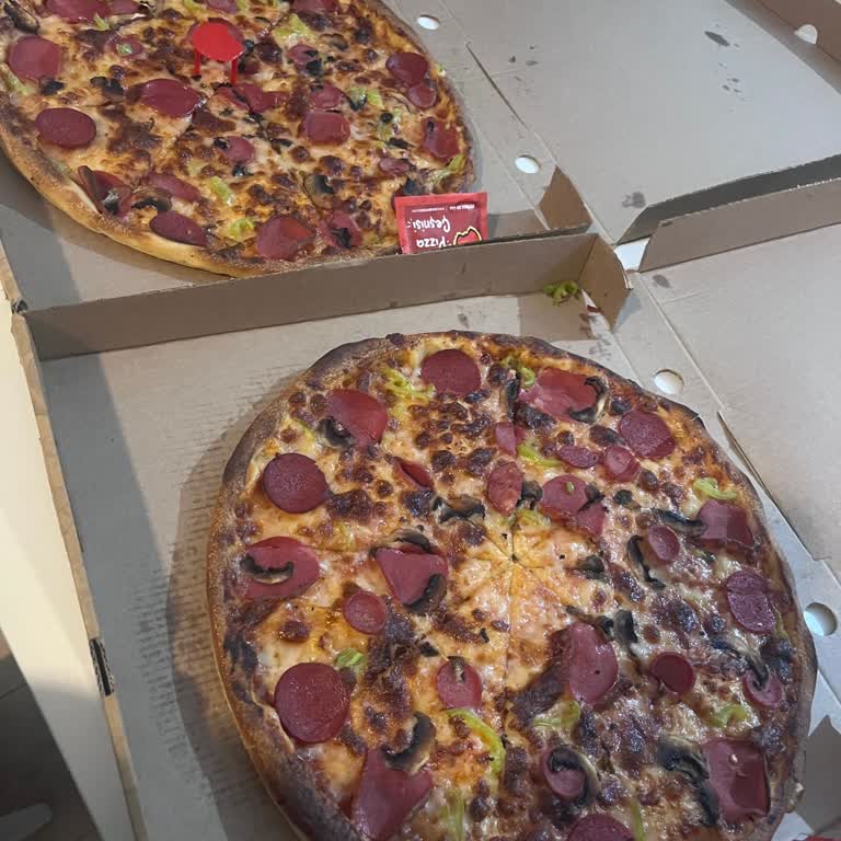 İki Saatlik Gecikme, Soğuk Ve Yanmış Küçük Pizza İçin Ücret İadesi Talebi