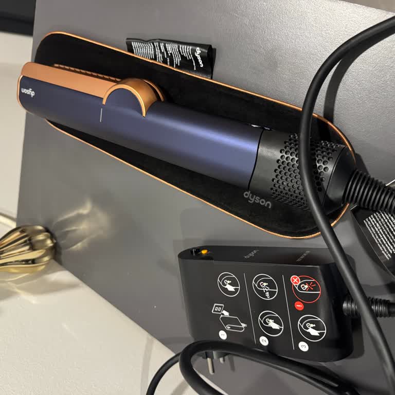 Kutu Olmadan Dyson Airstrait Teslim Edildi