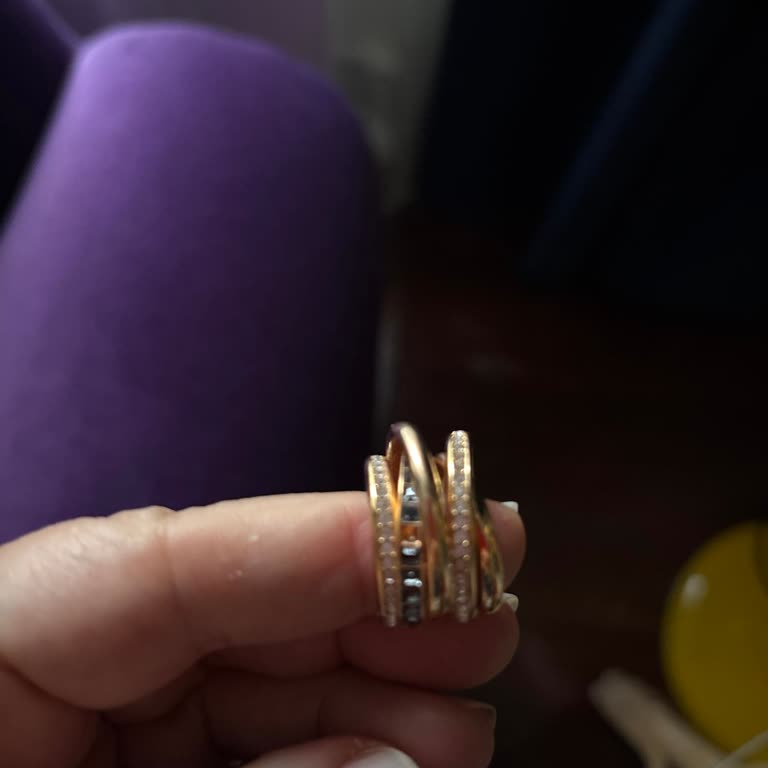 Swarovski Refuses to Repair Ring After Stone Falls Out