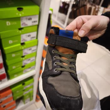 FLO Ayakkabı Çocuk Ayakkabısı İki Ayda Patladı, FLO Sorunlu Değil Dedi