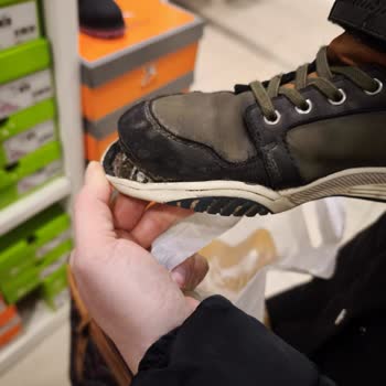 FLO Ayakkabı Çocuk Ayakkabısı İki Ayda Patladı, FLO Sorunlu Değil Dedi