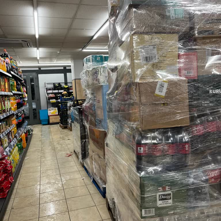 A101 Şubesinde Ürünlerin Raflara Çıkmaması Ve Personelin Bağırması