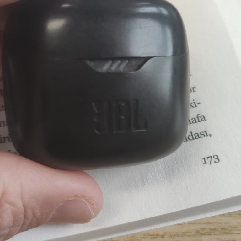 JBL Sağ Kulaklık Bataryası Hızla Azalıyor Garanti İstiyorum
