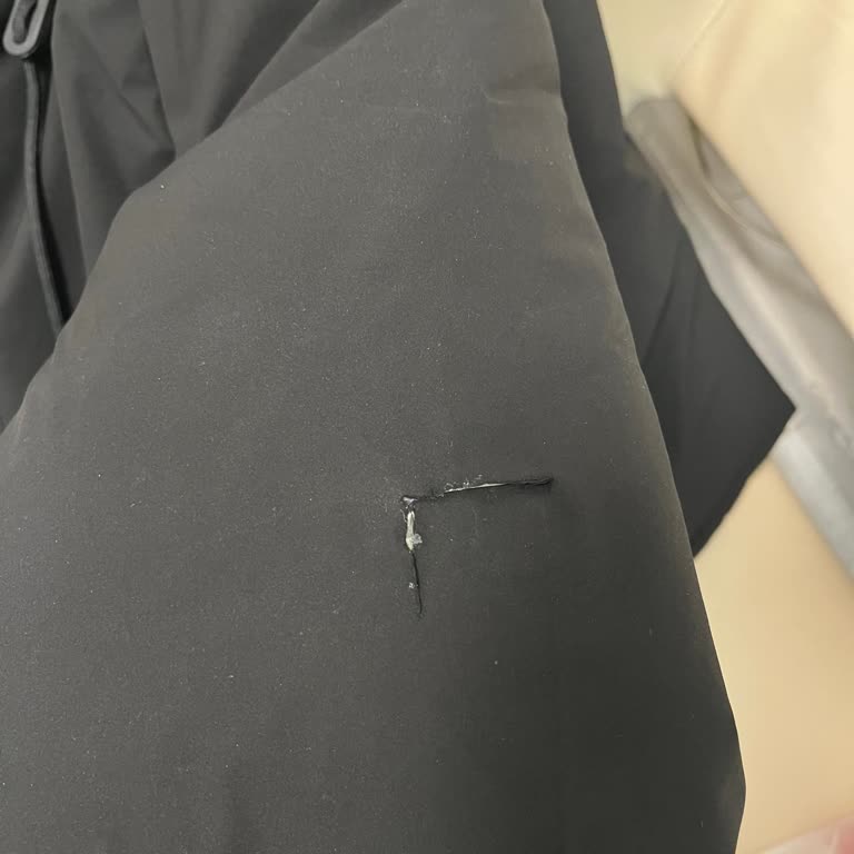 Mavi Şişme Mont Kolunda Açılma Ve Değişim Talebinin Reddine Hayal Kırıklığı